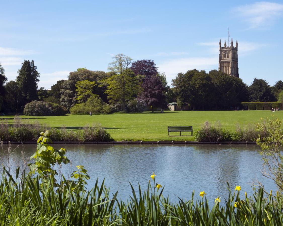 Glevum Lodge - 2 Bedroom Town Centre Apartment Cirencester Bagian luar foto