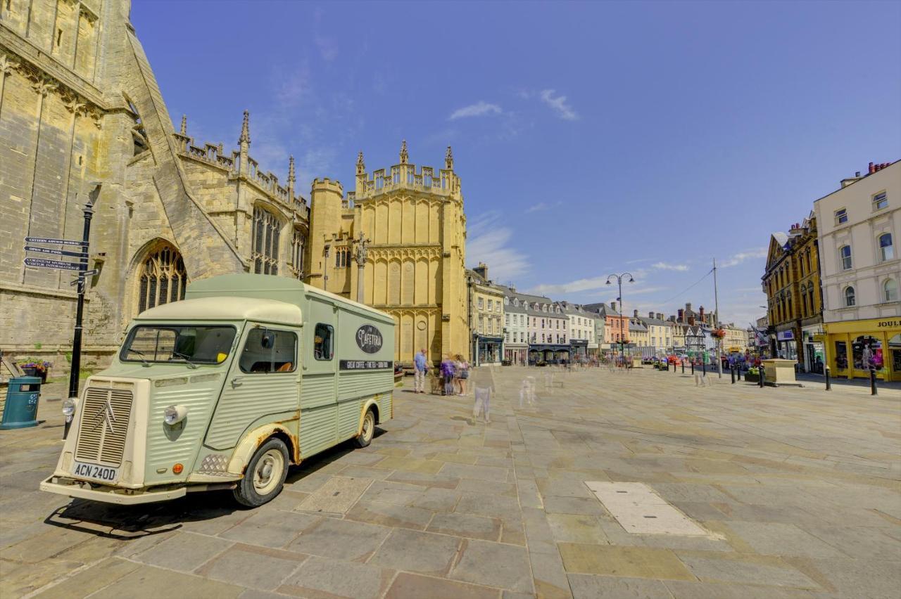 Glevum Lodge - 2 Bedroom Town Centre Apartment Cirencester Bagian luar foto