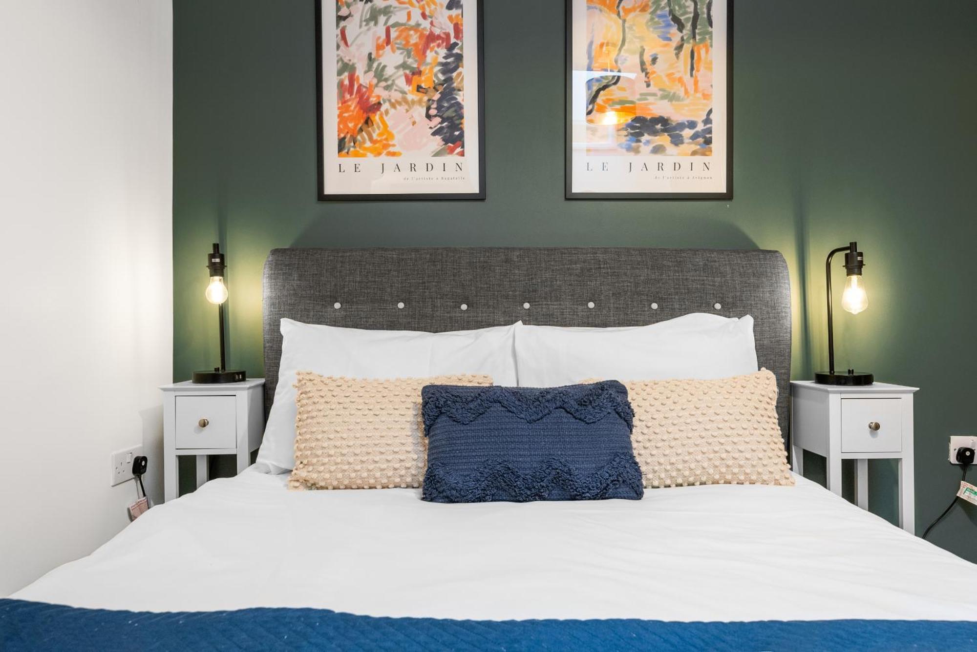 Glevum Lodge - 2 Bedroom Town Centre Apartment Cirencester Bagian luar foto