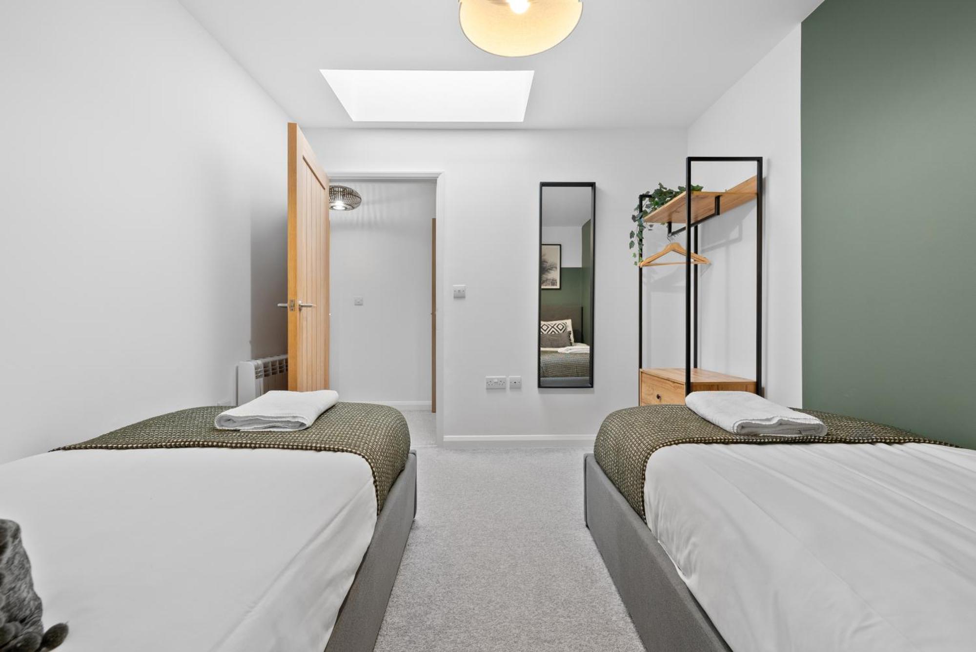 Glevum Lodge - 2 Bedroom Town Centre Apartment Cirencester Bagian luar foto