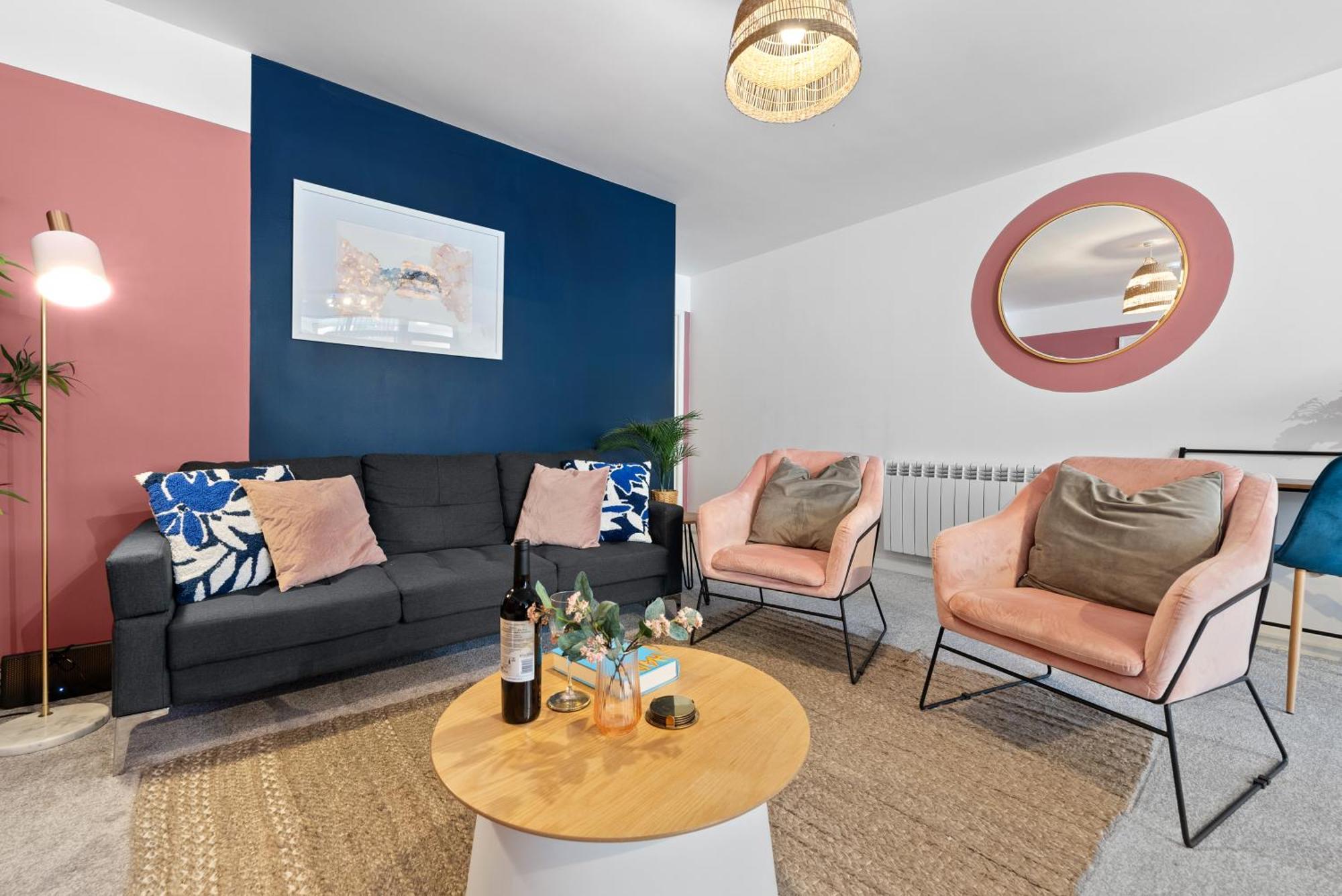 Glevum Lodge - 2 Bedroom Town Centre Apartment Cirencester Bagian luar foto