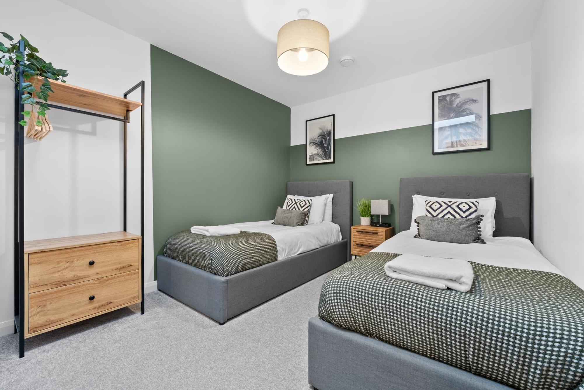 Glevum Lodge - 2 Bedroom Town Centre Apartment Cirencester Bagian luar foto